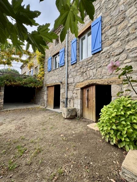 Maison en pierre avec terrain de 1126m² à Peaugres