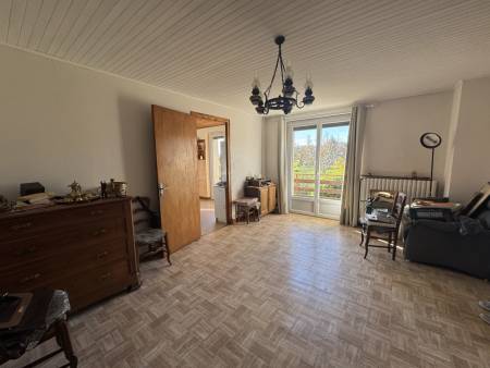 Propriété en pierre avec potentiel de rénovation à ROIFFIEUX