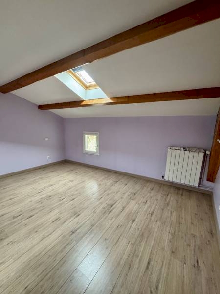 Maison en pierre avec terrain de 1126m² à Peaugres