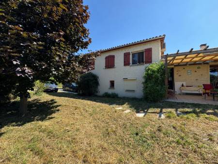 Maison 6 pièces 135 m² avec terrain de 1350 m²