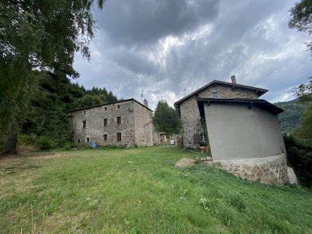 Ensemble immobilier avec deux habitations sur terrain de 7201m²