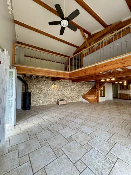 Maison en pierre avec terrain de 1126m² à Peaugres