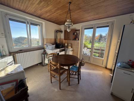 Propriété en pierre avec potentiel de rénovation à ROIFFIEUX