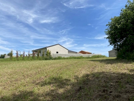 Terrain viabilisé 2100 m² à FELINES