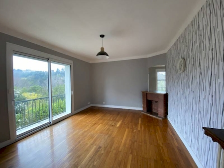 ANNONAY -  QUARTIER FONTANES - MAISON 6 CHAMBRES AVEC TERRAIN