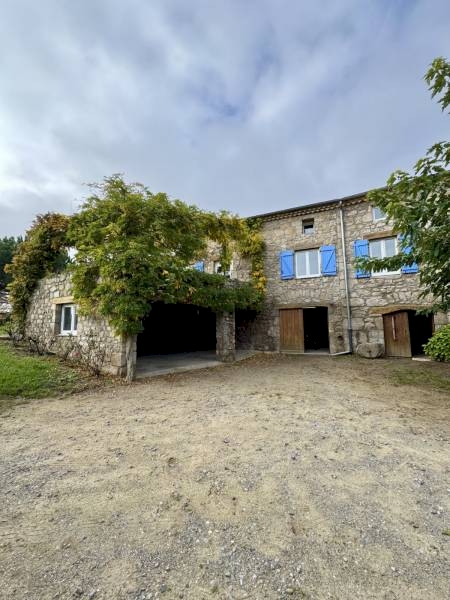 Maison en pierre avec terrain de 1126m² à Peaugres