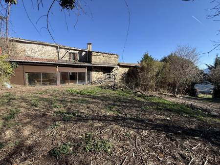 Ancienne ferme à réhabiliter sur la commune de Vanosc plus d'1,5 hectare de terrain