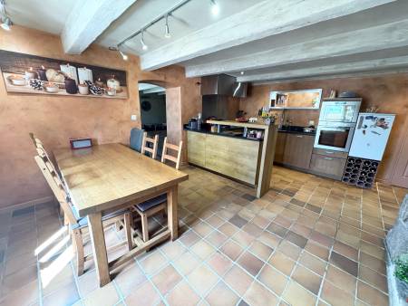 Au cœur de l’Ardèche Verte – Authentique maison en pierre avec dépendances et vue panoramique