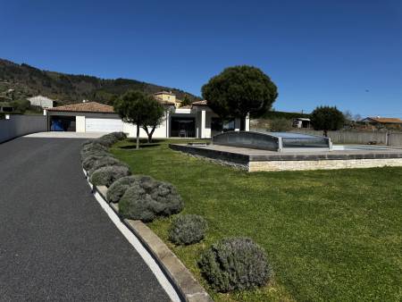 Villa d'exception 200m² avec terrain de 2004m²