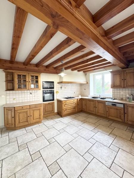 Maison en pierre avec terrain de 1126m² à Peaugres