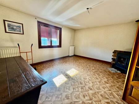 Maison sur sous sol avec garage double et terrain